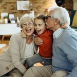 È la Festa dei Nonni: e loro, di cose da insegnarci, ne hanno ancora tante