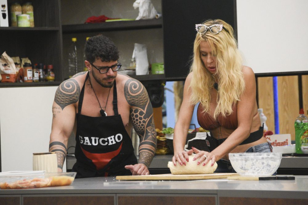 "GF Vip", Federico Fashion Style attacca Danto: «Ti ho fatto entrare io nel mondo della tv». E spunta l’accusa della relazione costruita a tavolino” 1 "GF Vip", Federico Fashion Style attacca Danto: «Ti ho fatto entrare io nel mondo della tv». E spunta l’accusa della relazione costruita a tavolino”