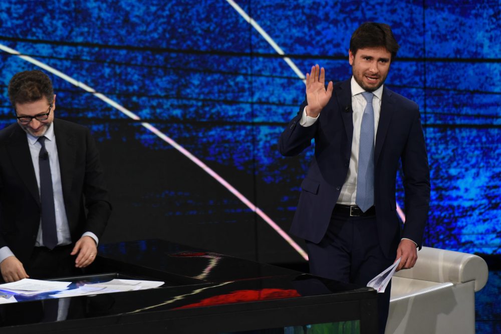Alessandro Di Battista lascia l'ospedale e svela: «Nelle prossime settimane vi racconterò quale percorso devo affrontare» 1 Alessandro Di Battista lascia l'ospedale e svela: «Nelle prossime settimane vi racconterò quale percorso devo affrontare»