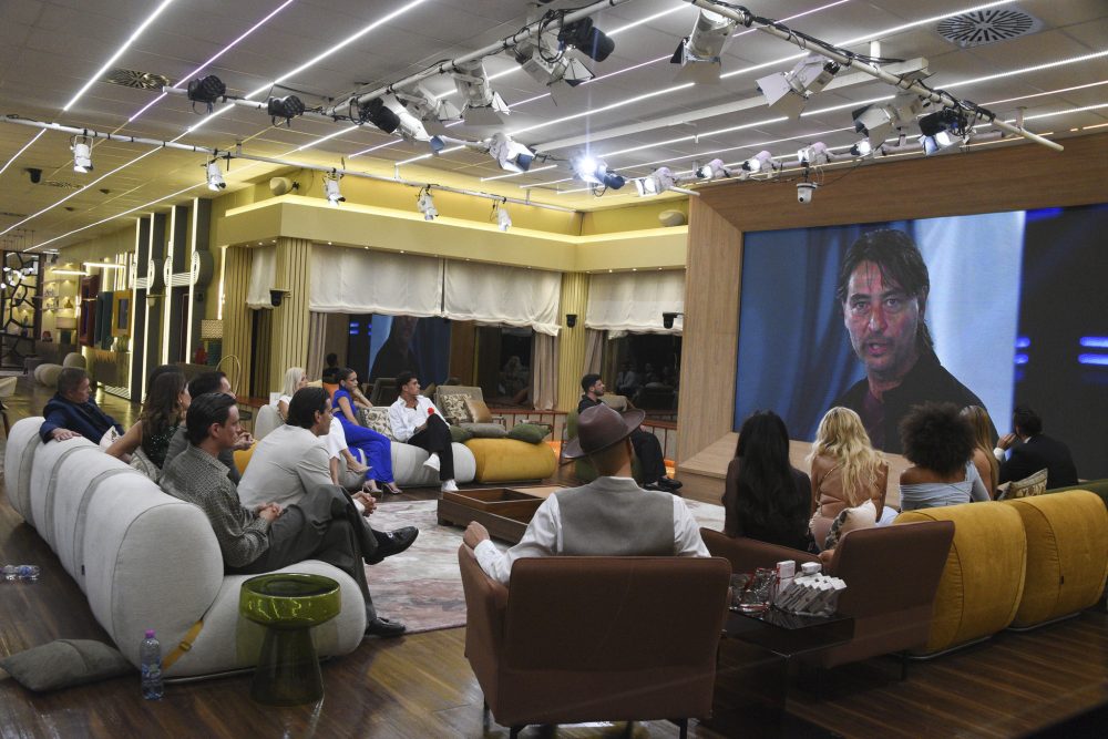 Colpo di scena a “GF Vip”: la squalifica di Simone è sospesa e potrebbe ritornare in casa
