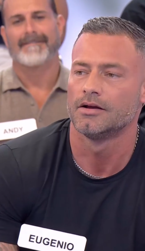 Eugenio Colombo: «Ho rifatto "Uomini e Donne"... e adesso conquisto la Spagna!» 1 L'ex tronista italiano Eugenio Colombo (39) è tornato in televisione per cercare l'amore partecipando al programma spagnolo "Amor… ¡O Lo Que Surja!".