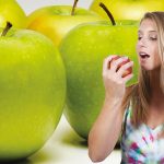 Una mela al giorno… regala benefici: idee sfiziose dalla colazione alla cena Una mela al giorno… regala benefici: idee sfiziose dalla colazione alla cena
