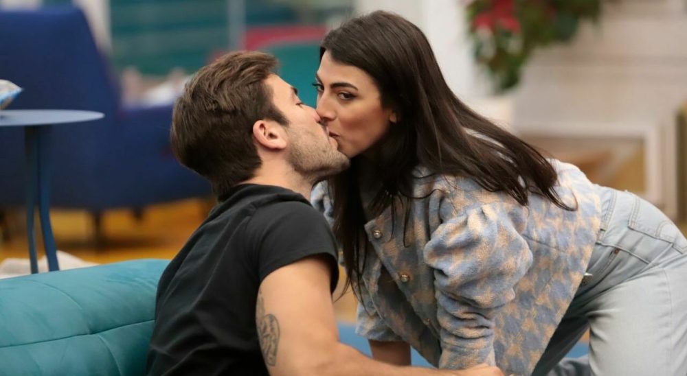 Giulia Salemi e Pierpaolo Pretelli si sono lasciati. «Nessuna crisi, è davvero finita!» 1 Si erano innamorati nella Casa di "GF Vip".