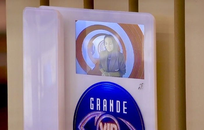 "GF Vip", nella Casa suona il citofono. "Drin Drin" - "Chi è?" - "Shakira!"
