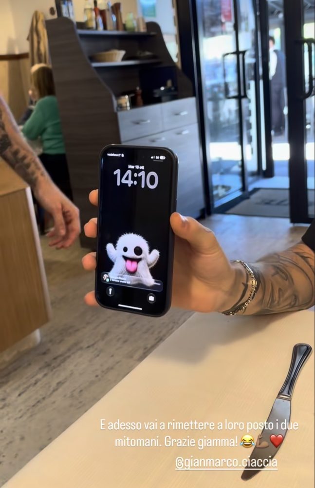 "GF Vip", Piera e Roncaccia si sono messi d'accordo? Intanto, Gian Marco la cancella dal telefonino 1 "GF Vip", Piera e Roncaccia si sono messi d'accordo? Intanto, Gian Marco la cancella dal telefonino