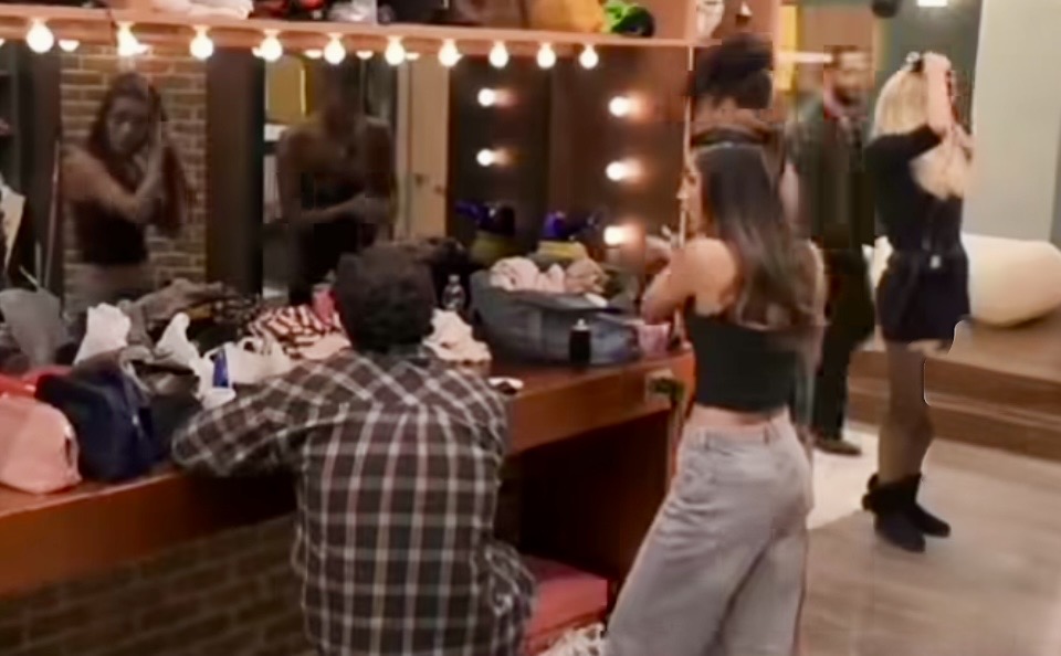 "GF Vip 9", Piera a bomba con Marina: «Se venerdì non esco, sciolgo la riserva su Roncaccia!» 1 "GF Vip 9", Piera a bomba con Marina: «Se venerdì non esco, sciolgo la riserva su Roncaccia!»