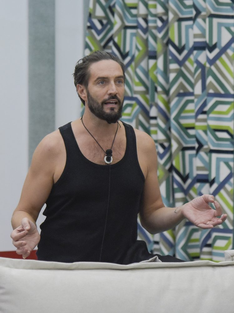 “GF Vip 9”, colpo di scena clamoroso su Piera Meloni e Alessandro Roncaccia: Alex Belli svela il mistero dei contratti