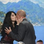 “GF Vip”, Carmen Di Pietro ritrova il suo primo amore: entra Luigi l’olivaro e scatta il bacio "GF Vip", Carmen Di Pietro ritrova il suo primo amore: entra Luigi l’olivaro e scatta il bacio
