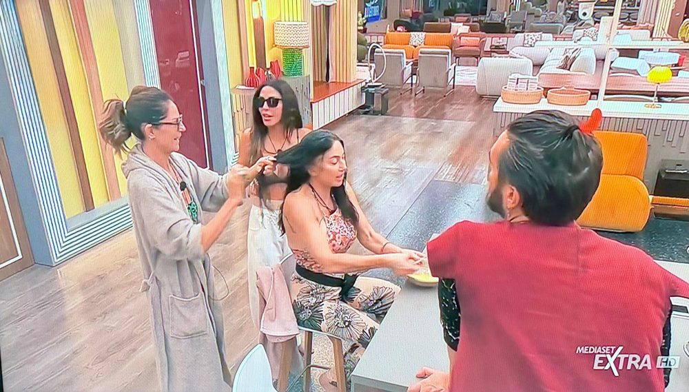 “GF Vip 9”, colpo di scena clamoroso su Piera Meloni e Alessandro Roncaccia: Alex Belli svela il mistero dei contratti 3 “GF Vip 9”, colpo di scena clamoroso su Piera Meloni e Alessandro Roncaccia: Alex Belli svela il mistero dei contratti