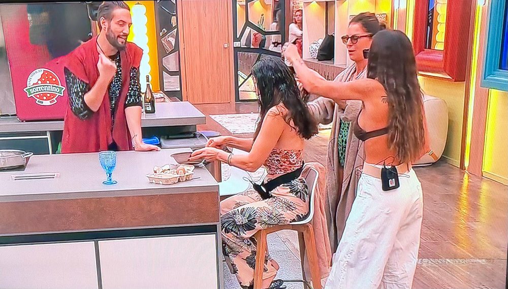 “GF Vip 9”, colpo di scena clamoroso su Piera Meloni e Alessandro Roncaccia: Alex Belli svela il mistero dei contratti 5 “GF Vip 9”, colpo di scena clamoroso su Piera Meloni e Alessandro Roncaccia: Alex Belli svela il mistero dei contratti