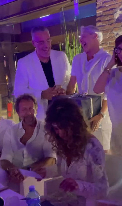 Sebastiano Mignosa: «Con Elisabetta è finita e farò la corte a Carmen di Pietro!» 2 Sebastiano Mignosa (54) al compleanno dell'amica Sabrina Martinengo (49), ex protagonista di "Temptation Island".