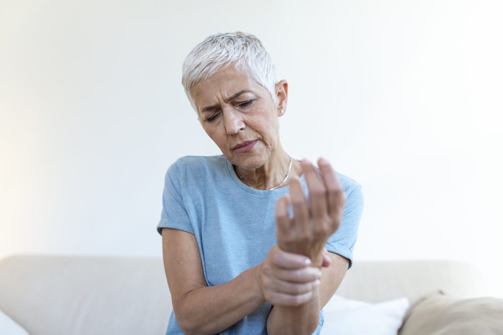 Osteoporosi, le buone abitudini che aiutano a prevenirla 1 Osteoporosi, le buone abitudini che aiutano a prevenirla