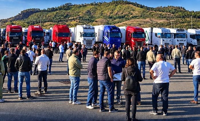 L’altra Italia che protesta: al Sud l’abbraccio pacifico tra studenti e camionisti contro il carovita sud