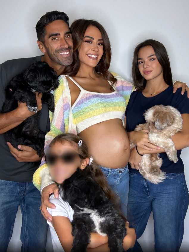 giorgia palmas e filippo magnini incinti con famiglia