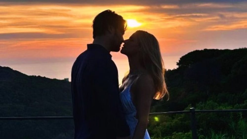 Michelle Hunziker: “ama” ancora Eros e (forse) sposa Berruti! 3 Il primo scatto social di Michelle Hunziker (49) e Giulio Berruti (42). La scintilla tra i due è scoppiata nel dicembre del 2025 a seguito di un incontro del tutto casuale avvenuto in Svizzera.