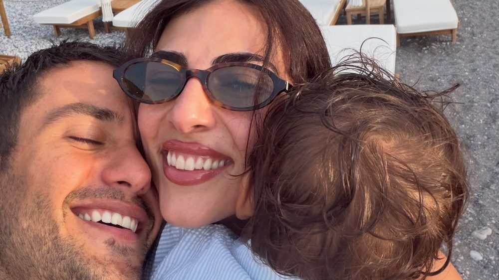 Giulia Salemi e Pierpaolo Pretelli si sono lasciati. «Nessuna crisi, è davvero finita!» 3 Giulia Salemi e l'abbraccio di famiglia con Pierpaolo Pretelli e il figlio Kian.