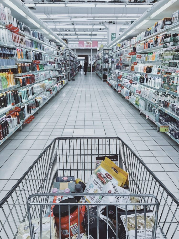 Il carrello della rinuncia: quasi una famiglia su tre taglia sul cibo 1 Il carrello della rinuncia: quasi una famiglia su tre taglia sul cibo